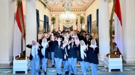 Siswa-siswi SMK Negeri 19 Jakarta saat berada di Istana Kepresidenan Jakarta, Selasa (7/4/2026). (Foto: BPMI Setpres)