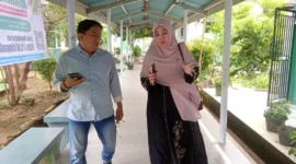 Anggota DPRD Sumbar, Sri Kumala Dewi saat meninjau SMAN 2 Painan. (Foto: Dok Niks)