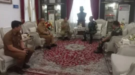 Kepala Badan Kesbangpol Sumbar, Mursalim menerima audiensi tim Sesko TNI, Selasa (21/4/2026). (Foto: ADPSB)