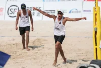 Pasangan tim bola voli pantai putra Indonesia, Bintang Akbar/Sofyan Rachman menembus babak perempat final usai mengandaskan perlawanan Jepang di Asian Beach Games Sanya 2026. (Foto: Naif/NOC Indonesia)