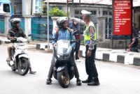 Pemkab Tanah Datar mulai menerapkan uji coba Manajemen Rekayasa Lalu Lintas (MRLL) di kawasan Pasar Batusangkar dan Lapangan Cindua Mato, Minggu (19/4/2026). (Foto: Diskominfo Tanah Datar)