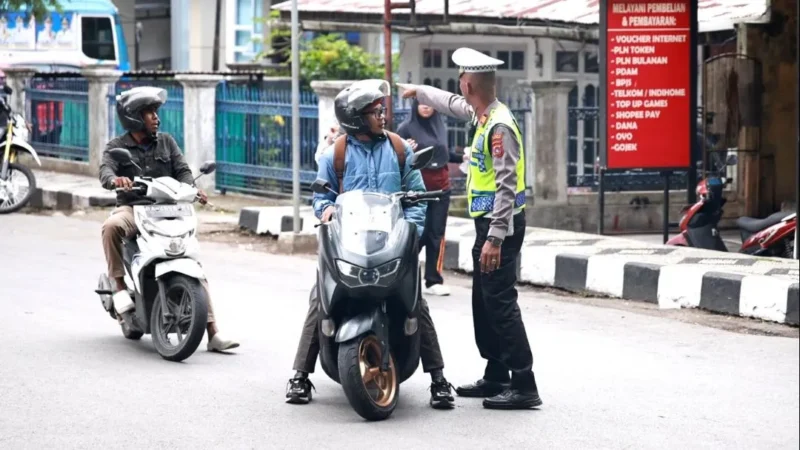 Pemkab Tanah Datar mulai menerapkan uji coba Manajemen Rekayasa Lalu Lintas (MRLL) di kawasan Pasar Batusangkar dan Lapangan Cindua Mato, Minggu (19/4/2026). (Foto: Diskominfo Tanah Datar)