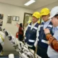 Wakil Menteri ESDM Yuliot saat kunjungan ke salah satu industri manufaktur peralatan listrik dan pencahayaan di Tangerang. (Foto: Kementerian ESDM)