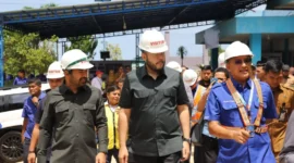 Wali Kota Padang Fadly Amran mendampingi Anggota DPR RI Zigo Rolanda meninjau rencana pengembangan SPAM Taban 3 di IPA Palukahan, Senin (27/4/2026). (Foto: Prokopim Padang)
