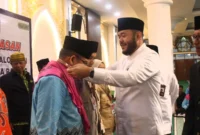 Wali Kota Padang Fadly Amran melepas 386 Jemaah Calon Haji Kloter 1 Kota Padang di Masjid Agung Nurul Iman, Kamis (23/4/2026). (Foto: Prokopim Padang)