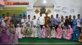 Wali Kota Padang Fadly Amran monitoring Program Subuh Mubarakah di Masjid Baitul Jalal, Kelurahan Pampangan Nan XX, Kecamatan Lubuk Begalung, Senin (20/4/2026). (Foto: Prokopim Padang)