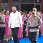 Wali Kota Padang Fadly Amran bersama Kapolresta Padang Kombes Pol Apri Wibowo menyambut kedatangan Kapolda Sumbar Irjen Pol Gatot Tri Suryanta, di Mako Polresta Padang, Rabu (22/4/2026). (Foto: Prokopim Padang)
