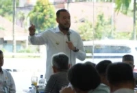 Wali Kota Padang, Fadly Amran bersilaturahmi sekaligus menyerap aspirasi KPP Padang di Rumah Makan Sederhana, Rabu (8/4/2026). (Foto: Prokopim Padang)