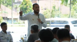 Wali Kota Padang, Fadly Amran bersilaturahmi sekaligus menyerap aspirasi KPP Padang di Rumah Makan Sederhana, Rabu (8/4/2026). (Foto: Prokopim Padang)