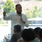 Wali Kota Padang, Fadly Amran bersilaturahmi sekaligus menyerap aspirasi KPP Padang di Rumah Makan Sederhana, Rabu (8/4/2026). (Foto: Prokopim Padang)