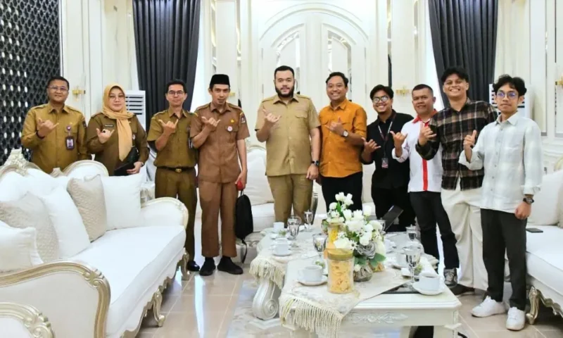 Wali Kota Padang Fadly Amran saat menerima audiensi jajaran panitia penyelenggara PIAGEX Hero 2026 di Kediaman Resmi Wali Kota, Selasa (28/4/2026). (Foto: Prokopim Padang)