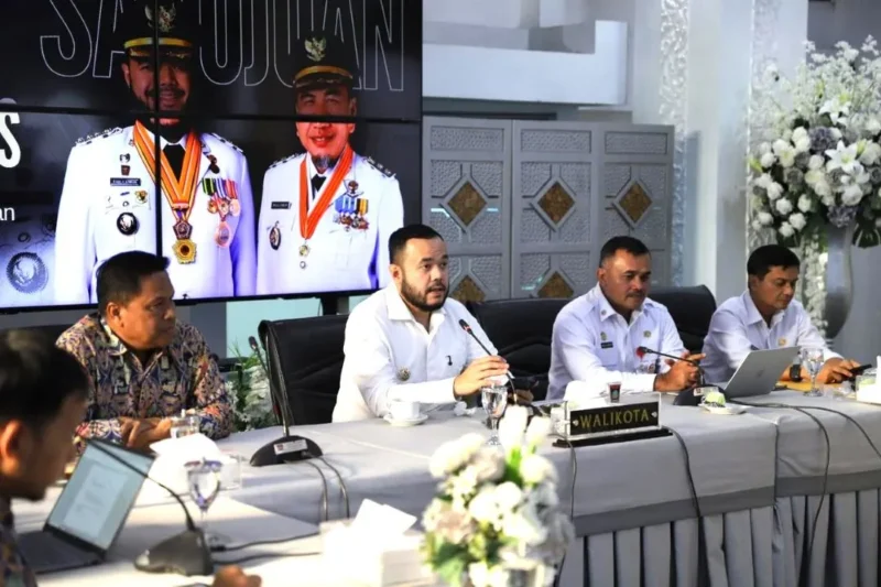 Wali Kota Padang Fadly Amran menerima kunjungan Kepala BWS Sumatera V, Naryo Widodo di Gedung Putih, Kompleks Rumah Dinas Wali Kota, Rabu (22/4/2026). (Foto: Prokopim Padang)