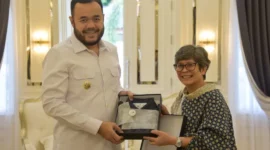 Wali Kota Padang Fadly Amran menerima kunjungan rombongan Kemenpar di Ruang VIP Rumah Dinas Wali Kota Padang, Rabu (29/4/2026). (Foto: Prokopim Padang)