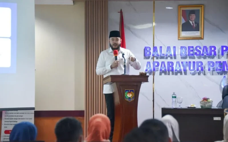 Wali Kota Padang Fadly Amran menjadi narasumber dalam Pelatihan Kepemimpinan Administrator (PKA) di Balai Besar Pengembangan Kompetensi Aparatur Pemerintah Dalam Negeri I, Bukittinggi, Kamis (23/4/2026). (Foto: Prokopim Padang)