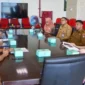 Wali Kota Padang Fadly Amran saat bertemu dengan Kepala Dinas Kebudayaan Provinsi Sumbar Syaiful Bakhri, di Kantor Dinas Kebudayaan Sumbar, Selasa (28/4/2026). (Foto: Prokopim Padang)