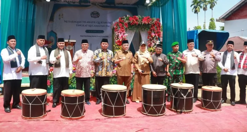 Wakil Wali Kota Padang Maigus Nasir membuka MTQ ke-42 tingkat Kecamatan Pauh di Masjid Istiqlal, Selasa (14/4/2026). (Foto: Diskominfo Padang)