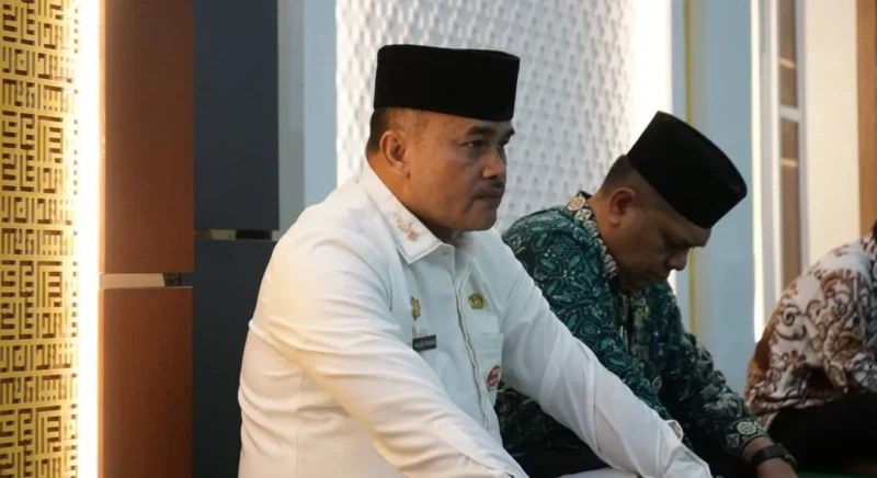 Penjabat (Pj) Sekretaris Daerah Kota Padang, Raju Minropa menghadiri wirid bulanan ASN di Masjid Agung Nurul Iman, Jumat (10/4/2026). (Foto: Diskominfo Padang)