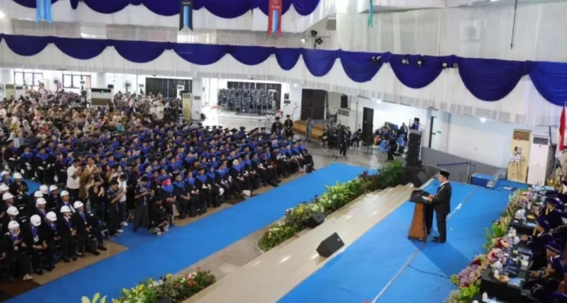 Mentan Andi Amran Sulaiman saat menghadiri wisuda ITS, Surabaya, Jawa Timur, Minggu (19/4/2026). (Foto: Kementan)