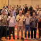 Sekretaris Daerah Provinsi Sumbar, Arry Yuswandi saat membuka Workshop Pertemuan Lintas Sektoral Pendukung Klaster Penanggulangan Bencana Provinsi Sumbar di The ZHM Premiere Hotel Padang, Selasa (21/4/2026). (Foto: ADPSB)