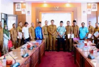Sebanyak 15 kepala desa di Kota Pariaman menandatangani perjanjian kerja sama dengan Yayasan Al-Mughny. (Foto: Diskominfo Pariaman)