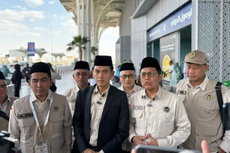 Sebanyak 32 anggota Musyrif Diny tiba di Madinah melalui Bandara Amir Mohammad bin Abdul Aziz (AMAA), Senin (12/5/2026). (Foto: Kemenhaj)