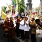 Sebanyak 56 Bhikkhu dari Indonesia, Thailand, Malaysia, dan Laos memulai perjalanan damai “Indonesia Walk for Peace 2026” dari Bali menuju Borobudur. (Foto: Kemenag)