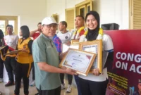 Wakil Wali Kota Padang Maigus Nasir menyambut kedatangan atlet Polda Sumbar, Minggu (3/5/2026). (Foto: Prokopim Padang)