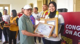 Wakil Wali Kota Padang Maigus Nasir menyambut kedatangan atlet Polda Sumbar, Minggu (3/5/2026). (Foto: Prokopim Padang)