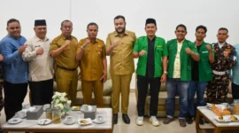 Wali Kota Padang Fadly Amran menerima audiensi PW GP Ansor Sumbar di kediaman resmi Wali Kota, Selasa (12/5/2026). (Foto: Prokopim Padang)