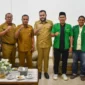 Wali Kota Padang Fadly Amran menerima audiensi PW GP Ansor Sumbar di kediaman resmi Wali Kota, Selasa (12/5/2026). (Foto: Prokopim Padang)