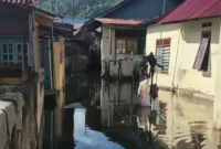 Banjir rob menimpa rumah warga di Kelurahan Berok Nipah, Kecamatan Padang Barat, Kamis (21/5/2026). (Foto: Tiktok @wahe13_)