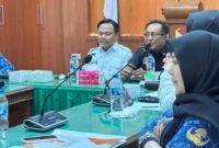 Bawaslu Sumbar menggelar rapat penguatan kemitraan strategis secara hybrid di Kantor Bawaslu Sumbar, Rabu (20/5/2026). (Foto: Ist)