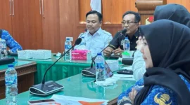 Bawaslu Sumbar menggelar rapat penguatan kemitraan strategis secara hybrid di Kantor Bawaslu Sumbar, Rabu (20/5/2026). (Foto: Ist)