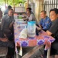 Bawaslu Sumbar dan awak media adu gagasan terkait pemisahan Pemilu nasional dan lokal di Warung Teh Talua, Padang, Rabu (20/5/2026). (Foto: Ist)