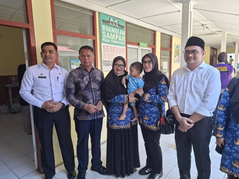 Baznas Padang bantu pelunasan biaya rumah sakit anak korban kekerasan di Kuranji, Rabu (20/5/2026). (Foto: Baznas Padang)