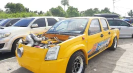 Ajang otomotif bergengsi Beebot Turbo Clash resmi digelar di halaman parkir Terminal Anak Air, Kota Padang, Sabtu (2/5/2026). (Foto: Diskominfo Padang) 