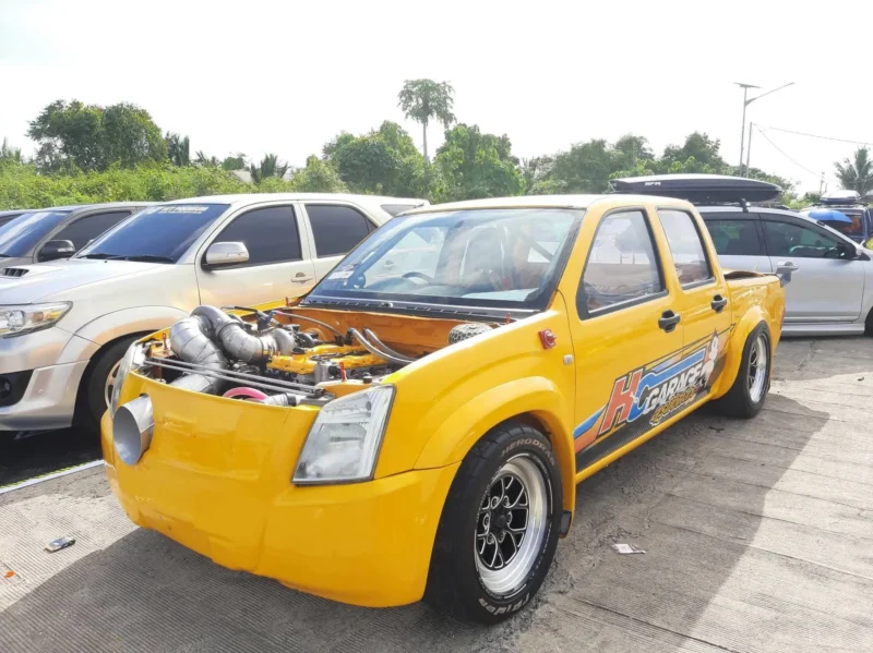 Ajang otomotif bergengsi Beebot Turbo Clash resmi digelar di halaman parkir Terminal Anak Air, Kota Padang, Sabtu (2/5/2026). (Foto: Diskominfo Padang) 