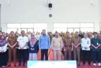 Wali Kota Padang Fadly Amran membuka Bimtek Digitalisasi Bansos bagi Agen Pendamping di Gedung Bagindo Aziz Chan, Balai Kota Aia Pacah, Senin (25/5/2026). (Foto: Pemko Padang)