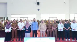 Wali Kota Padang Fadly Amran membuka Bimtek Digitalisasi Bansos bagi Agen Pendamping di Gedung Bagindo Aziz Chan, Balai Kota Aia Pacah, Senin (25/5/2026). (Foto: Pemko Padang)