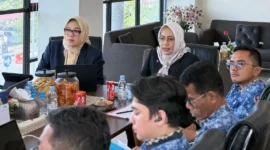 Kepala Dispar Padang, Yenni Yuliza beserta jajaran menghadiri brainstorming penyusunan RKPD dan RKA 2027 serta APBD Perubahan 2026 di Ruang Rapat Bappeda Padang, Rabu (20/5/2026). (Foto: Dispar Padang)