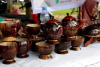 Puluhan brand kriya lokal memeriahkan kegiatan “Craftive Tanah Datar” dalam Karya Kriya II di Lapangan Cindua Mato, Batusangkar, pada Kamis (7/5/2026). (Foto: Kominfo Tanah Datar)