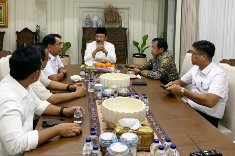 Bupati John Kenedy Azis (JKA) menemui Menteri Sosial RI Saifullah Yusuf di Jakarta, Kamis (21/5/2026). (Foto: Diskominfo Padang Pariaman)