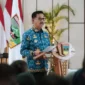 Bupati Solsel, Khairunas membuka kegiatan Verifikasi Data Penerima Manfaat Program Bantuan Pasang Baru Listrik, Sekolah Rakyat, serta Evaluasi dan Sinkronisasi Data SIMSALABIM di Aula Sarantau Sasurambi, Kamis (7/5/2026). (Foto: Humas Pemkab Solsel)