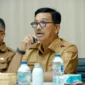 Bupati Solsel Khairunas rapat bersama wali jorong pada Selasa (19/5). (Foto: Humas Pemkab Solsel)