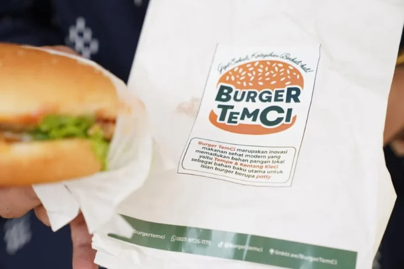 Burger TemCi olahan tempe dan kentang kleci. (Foto: Kemendag)