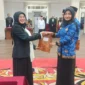 Wakil Bupati Dharmasraya, Leli Arni, mengambil sumpah/janji PNS dan melantik pejabat fungsional di lingkungan Pemkab Dharmasraya di Auditorium Dharmasraya, Selasa (5/5/2026). (Foto: Pemkab Dharmasraya)