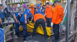 Tim SAR gabungan saat mengevakuasi korban yang jatuh ke dalam sumur di Kuranji, Senin (18/5/2026). (Foto: Dinas Damkar Padang)