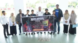 Wali Kota Pariaman, Yota Balad, melepas rombongan Darak Badarak menuju Bali di halaman Kantor Balaikota Pariaman pada Rabu (6/5/2026). (Foto: Kominfo Pariaman)
