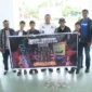 Wali Kota Pariaman, Yota Balad, melepas rombongan Darak Badarak menuju Bali di halaman Kantor Balaikota Pariaman pada Rabu (6/5/2026). (Foto: Kominfo Pariaman)
