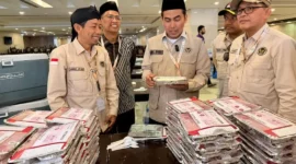 Dirjen PE2HU Jaenal Effendi meninjau langsung layanan jemaah haji Indonesia di Sektor 10 Makkah, Minggu (10/5). (Foto: Kemenhaj)